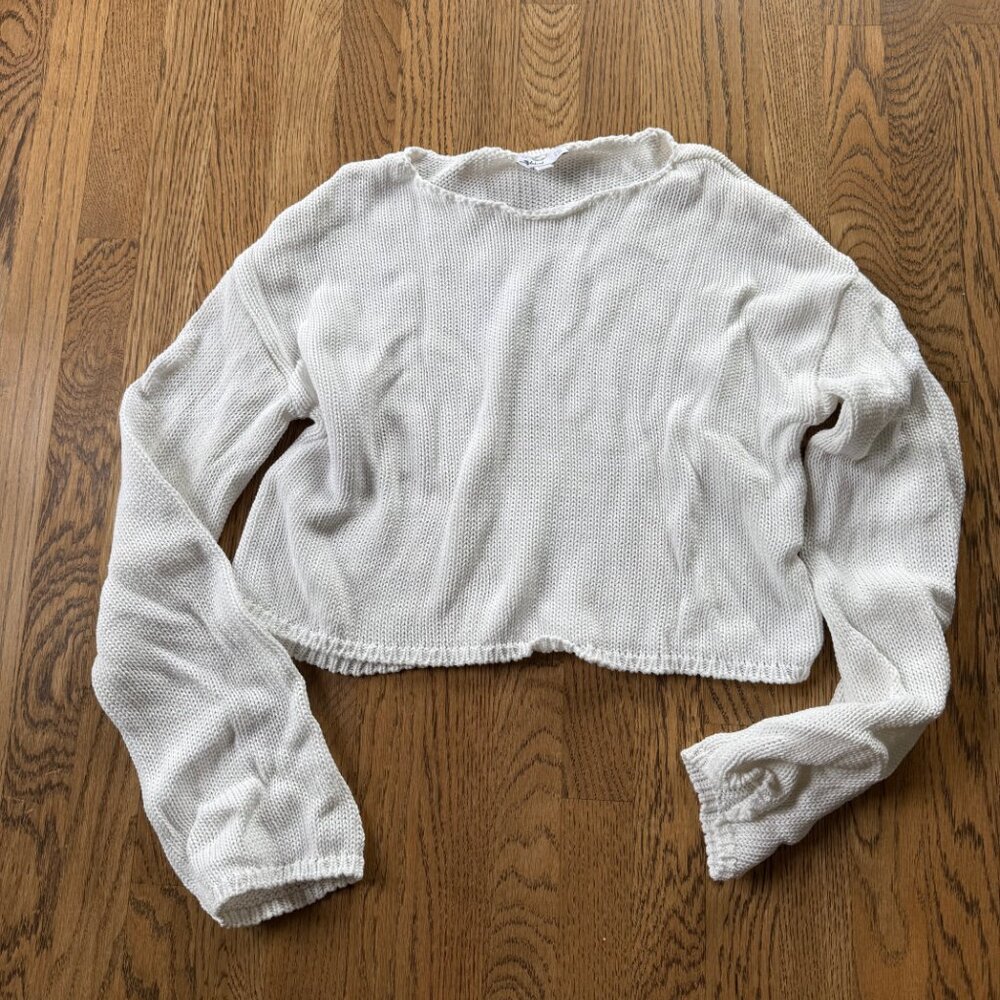 Subdued white cropped sweater